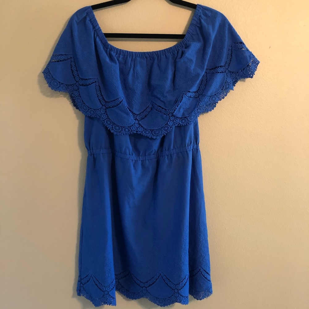 Kensie Off-the-shoulder dress w/ detailed hem